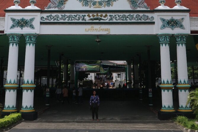 2-Day Java Tour from Bali Including Yogyakarta and Borobudur Temple - Sultan’s Palace: more than a quick photo stop
