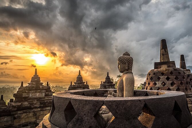 2 days Yogyakarta tour (Borobudur, Prambanan, Jomblang cave, Timang beach) - Timang Beach: rope bridge or gondola over the water