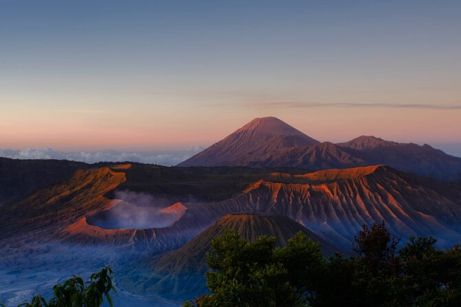 5 Days Borobudur Prambanan Tumpaksewu Bromo Ijen to Bali Private - Day 1 in Yogyakarta: Borobudur Climb Access + Prambanan Temples