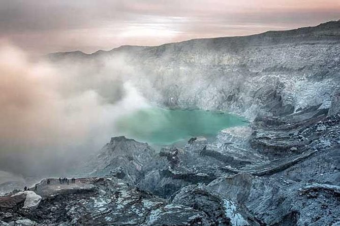 Borobudur & Prambanan in Yogyakarta, train to Malang, hike Bromo & Ijen // 4D3N - Day 4: Ijen crater hike at 04:00, then waterfalls and the ferry to Bali