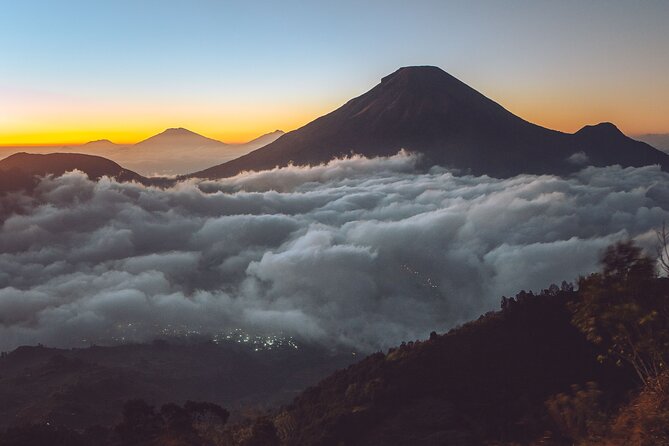 Dieng Plateau with Sikunir Sunrise Full-Day Tour - Telaga Warna and Batu Ratapan Angin: a colorful-lake stop after the light show