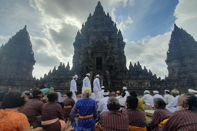 From Yogyakarta: Borobudur and Prambanan Temples in 1 Day - Comfort and Connectivity: What the AC and Wi-Fi Change