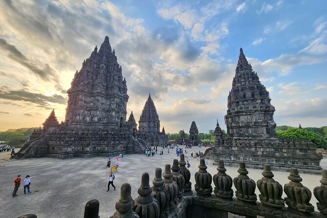 From Yogyakarta: Borobudur, Bromo and Ijen Tour 3-Day with Train - Borobudur climb basics: how to pace yourself
