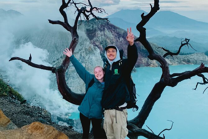 From Yogyakarta: Bromo Sunrise & Ijen Volcano with Bali Drop-off - Day 3 Ijen at Night: The Hike, the Rim Views, and Blue Flame Reality