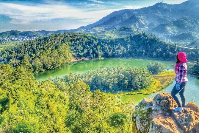 From Yogyakarta: Dieng Plateau Golden Sunrise Private Day Trip - Sikunir Hill: the short climb for up to 8-volcano views