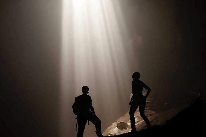 From Yogyakarta: Jomblang Cave with Hotel's Transfer 1 Day - The rope descent and the heavenly light photo moment