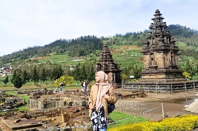Full-Day Adventure: Tea Plantation & the Mystical Dieng Plateau - Sikidang Crater: steam vents, hot-spring activity, and mineral color
