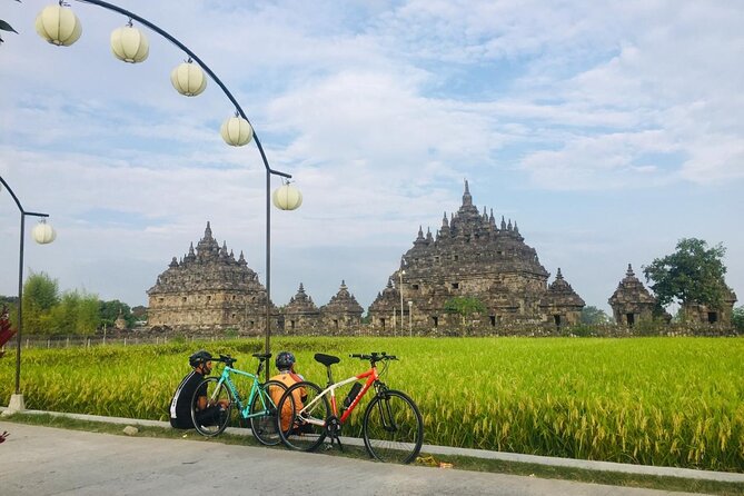 FUN Cycling Tour De Temples - Stop 1: Sari Temple and the feel of working farmland