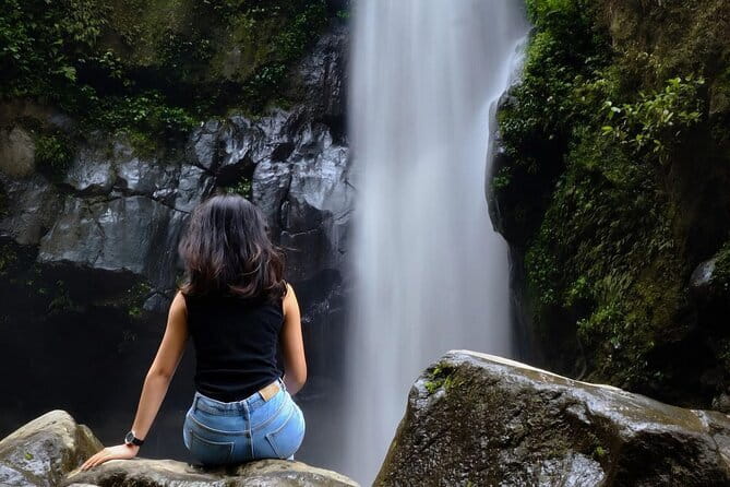 Hidden Waterfall & Selogriyo Rice Terraces Trek from Yogyakarta - Kedung Kayang Waterfall: Mount Merapi Views and Stair Options