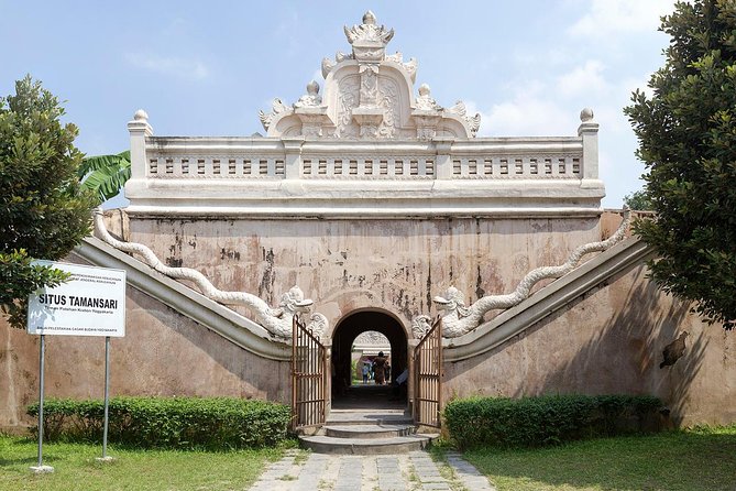 Private Royal Heritage Tour: Yogyakarta Palace, Watercastle, Sonobudoyo Museum - Sonobudoyo Museum: where Java’s artifacts set the tone