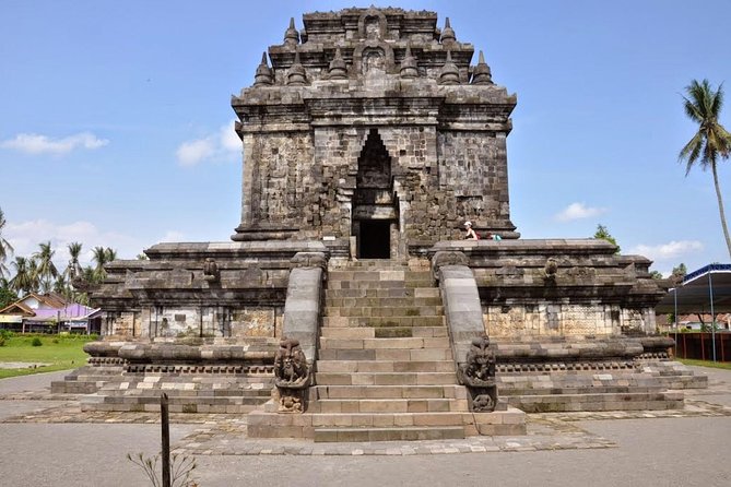 Punthuk Setumbu Sunrise, Borobudur Temple & Merapi Lava Tours - Transportation and Comfort: Air-Conditioned Vehicle Meets Jeep Reality