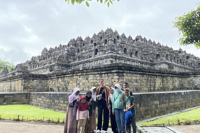 Yogyakarta: Borobudur Sunset Shared Guided Tour - Stop 2: Mendut Buddhist Monastery for Calm and Context