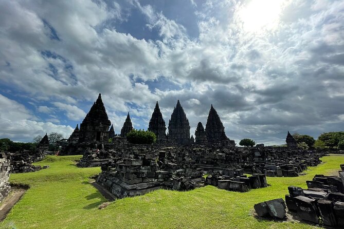 Yogyakarta: Borobudur Temple Climb Up and Prambanan Temple Tour - Why This Yogyakarta Temple Tour Works in One Long Day