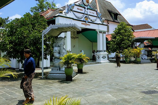 Yogyakarta City tour and Ijo Temple Sunset - How this Yogyakarta day tour actually feels