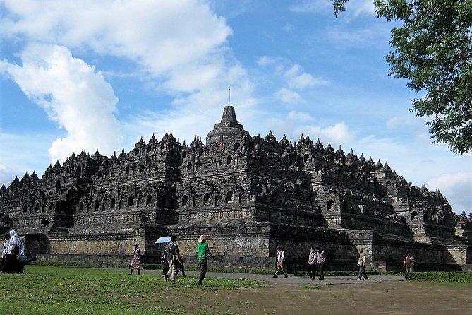 Yogyakarta Cultural Tour: Borobudur Temple, Prambanan Temple and Merapi Volcano - Hotel pickup at 6:30 am and a ride with Wi-Fi
