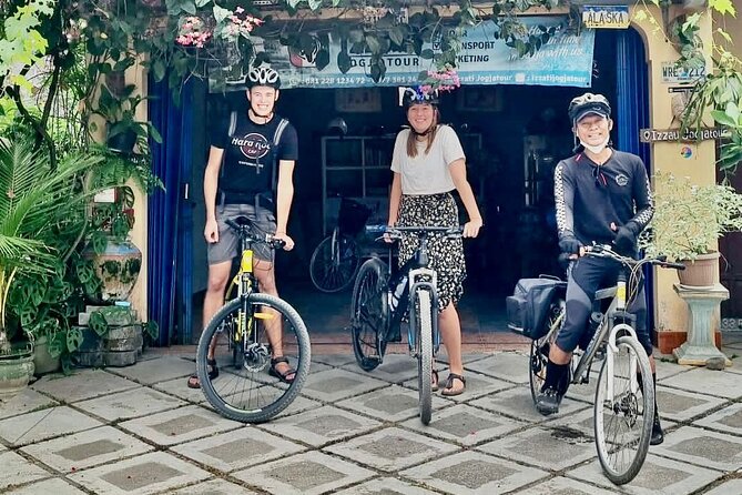 Yogyakarta Cycling Tour Around the Villages and Fish Farm - Maguwoharjo village cycling: rice fields, vegetable plots, and quiet lanes