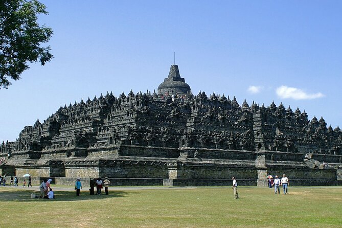 Yogyakarta Day trip Borobudur & Prambanan Temples - Borobudur Temple: seeing Syailendra-era design up close