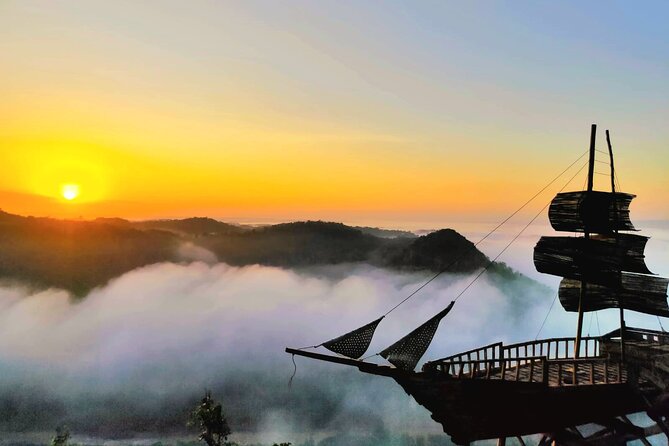 Yogyakarta: SUNRISE Above Cloud & Explore UNESCO Temples w/ GUIDE - Sunrise Above Cloud Level at Bukit Panguk Kediwung